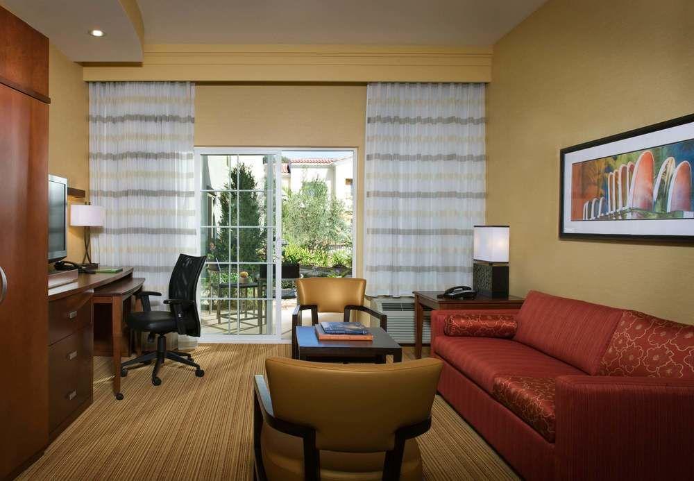 Hotel Courtyard By Marriott Santa Barbara Goleta Extérieur photo