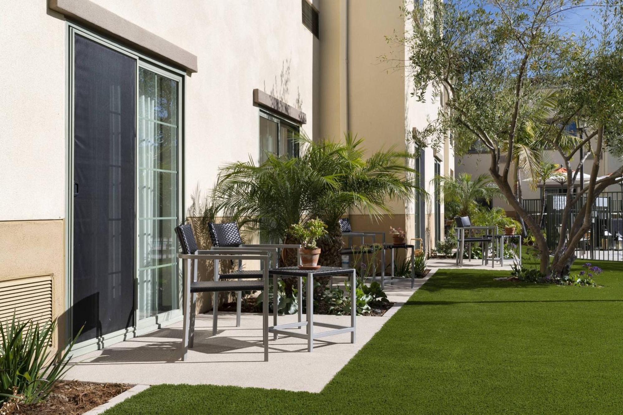 Hotel Courtyard By Marriott Santa Barbara Goleta Extérieur photo